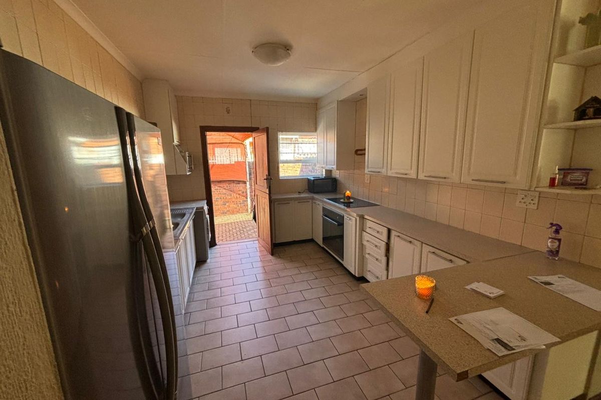 Spacious 3-bedroom, 2-bath cluster home featuring a Zozo house Very Low Levies. - Photo 3