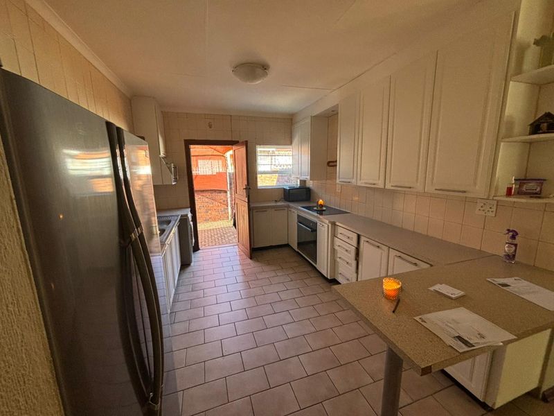 Spacious 3-bedroom, 2-bath cluster home featuring a Zozo house Very Low Levies. - Photo 3