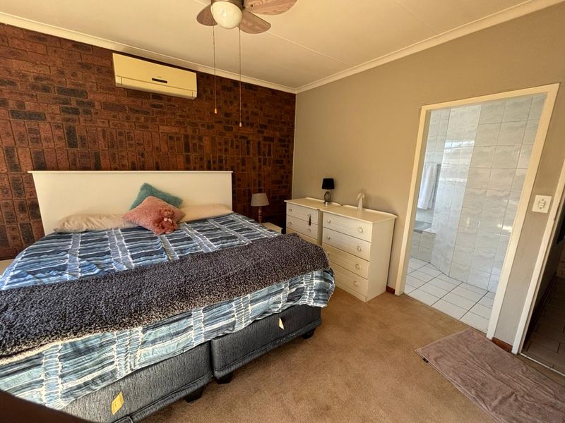 Spacious 3-bedroom, 2-bath cluster home featuring a Zozo house Very Low Levies. - Photo 7
