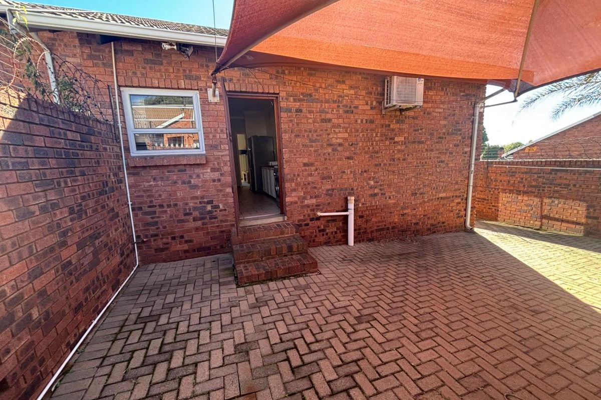 Spacious 3-bedroom, 2-bath cluster home featuring a Zozo house Very Low Levies. - Photo 2