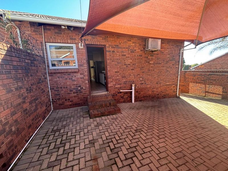 Spacious 3-bedroom, 2-bath cluster home featuring a Zozo house Very Low Levies. - Photo 2