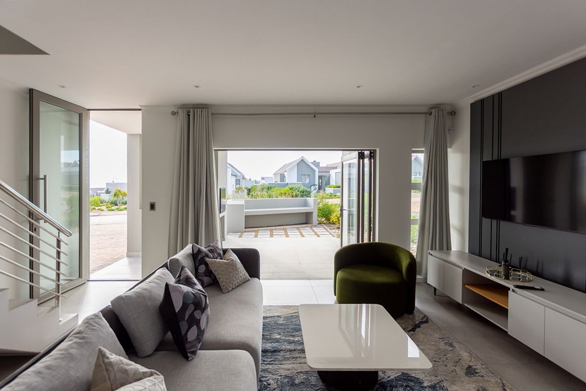 Modern Estate Living for Golfers, Families and Holiday-Home Buyers - Photo 4