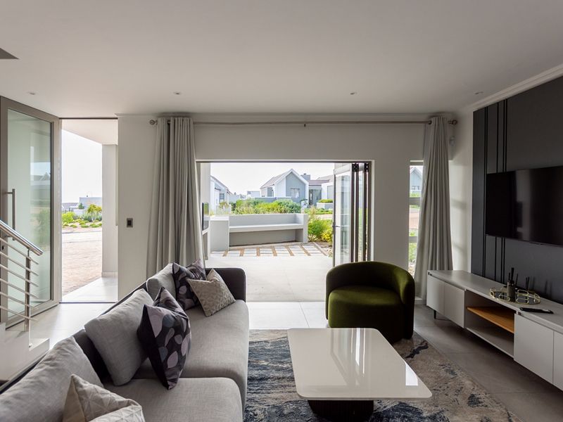 Modern Estate Living for Golfers, Families and Holiday-Home Buyers - Photo 4