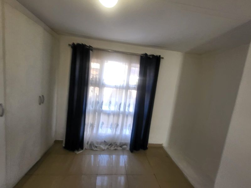 Modern Ground Floor Living in Secure Club Tuscany – Mondeor - Photo 2