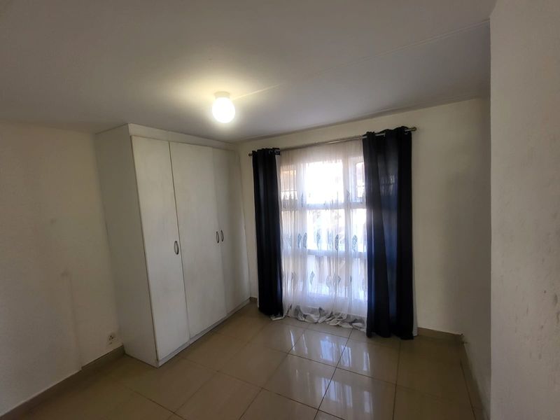 Modern Ground Floor Living in Secure Club Tuscany – Mondeor - Photo 8