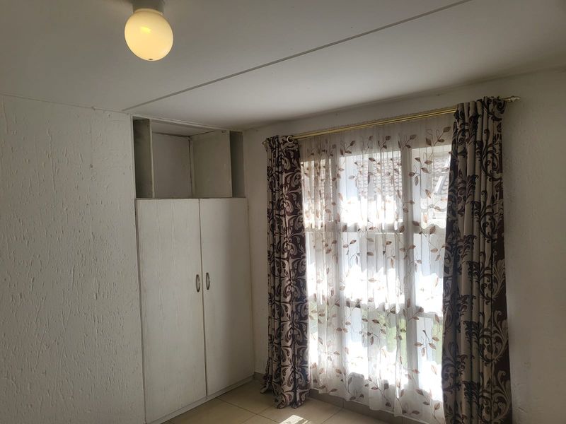 Modern Ground Floor Living in Secure Club Tuscany – Mondeor - Photo 5
