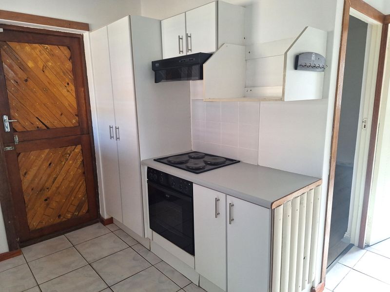 Lovely 2-bedroom home to rent in Strelitzia Park. - Photo 8