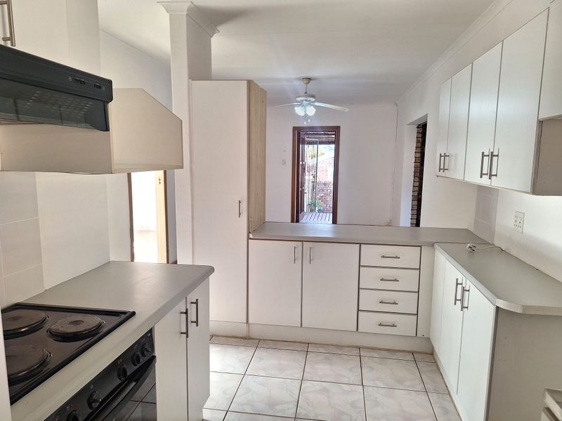 Lovely 2-bedroom home to rent in Strelitzia Park. - Photo 7