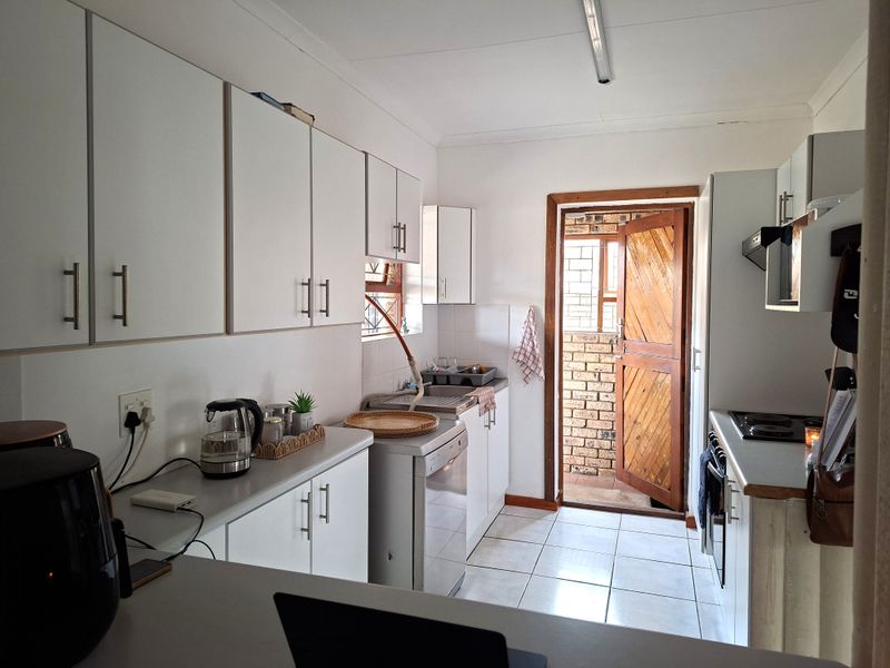 Lovely 2-bedroom home to rent in Strelitzia Park. - Photo 7