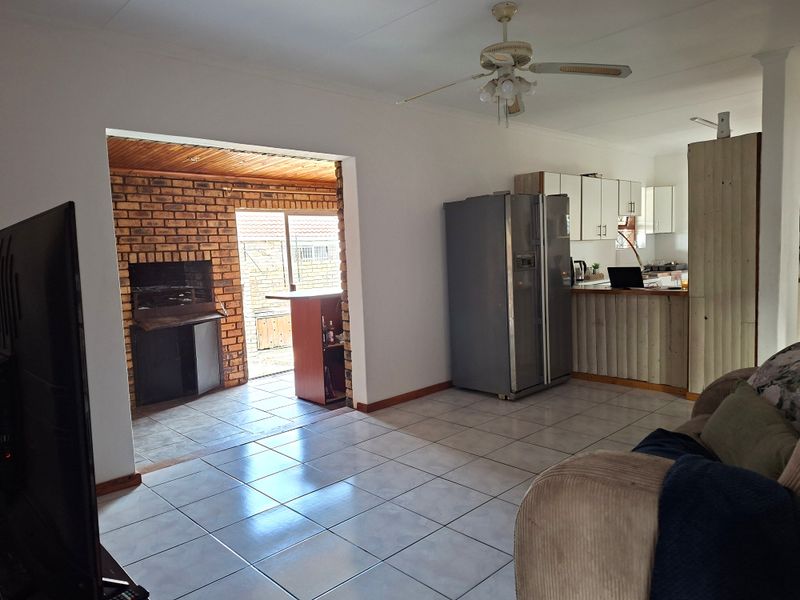 Lovely 2-bedroom home to rent in Strelitzia Park. - Photo 4