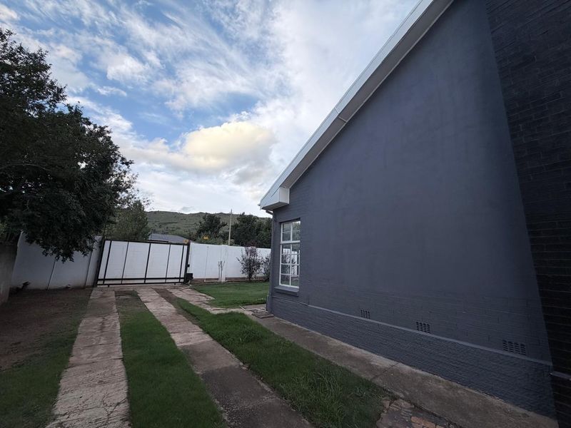 Modern Finishes | Solid Family Home | Prime Location Balmoral, Queenstown - Photo 4