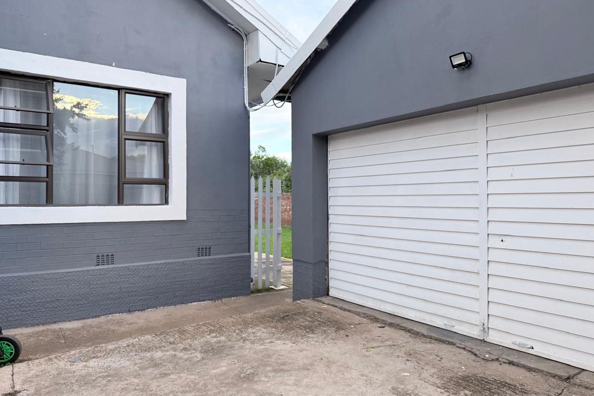 Modern Finishes | Solid Family Home | Prime Location Balmoral, Queenstown - Photo 2