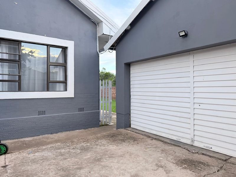 Modern Finishes | Solid Family Home | Prime Location Balmoral, Queenstown - Photo 2