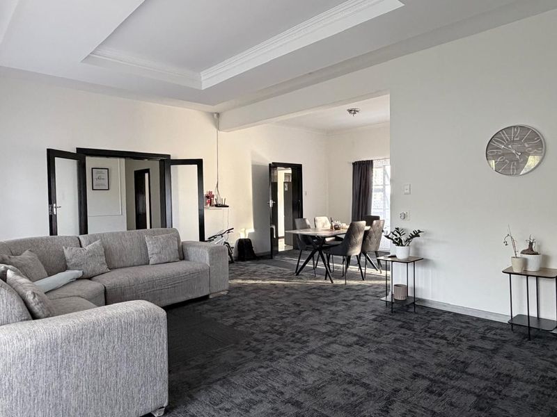 Modern Finishes | Solid Family Home | Prime Location Balmoral, Queenstown - Photo 2