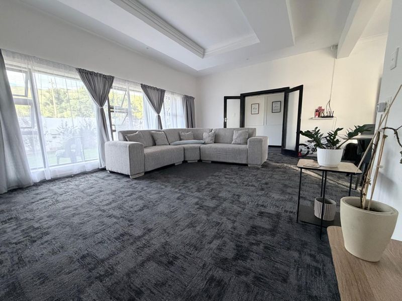 Modern Finishes | Solid Family Home | Prime Location Balmoral, Queenstown - Photo 6