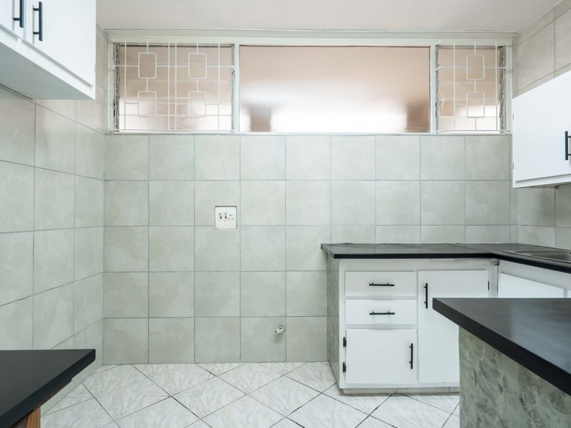 Coastal Charm Meets Comfort  | 2 Bedroom Apartment. - Photo 6