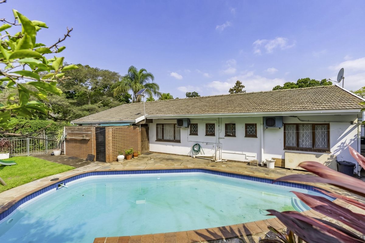 Charming Starter Home with Income-Generating Granny Flat! - Photo 2