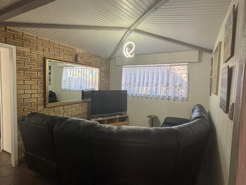 Spacious home featuring a spacious flatlet and a pool. - Photo 8