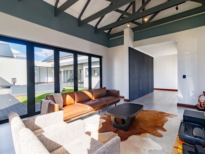 Spacious Luxury Home with Seamless Indoor-Outdoor Flow - Photo 5