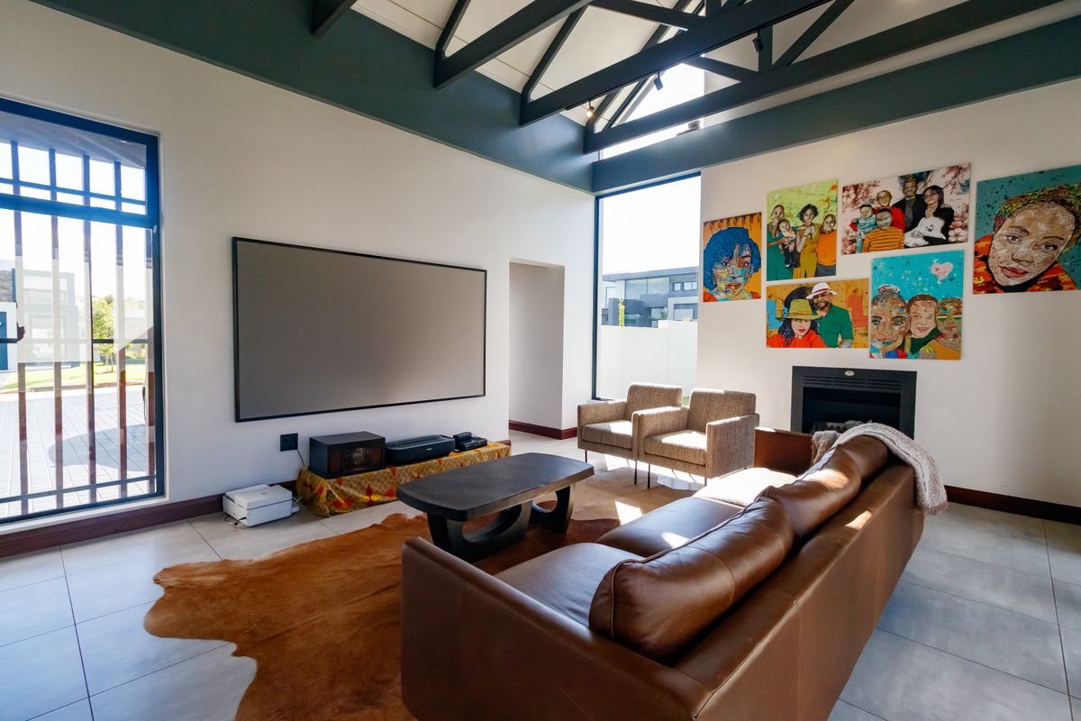 Spacious Luxury Home with Seamless Indoor-Outdoor Flow - Photo 3