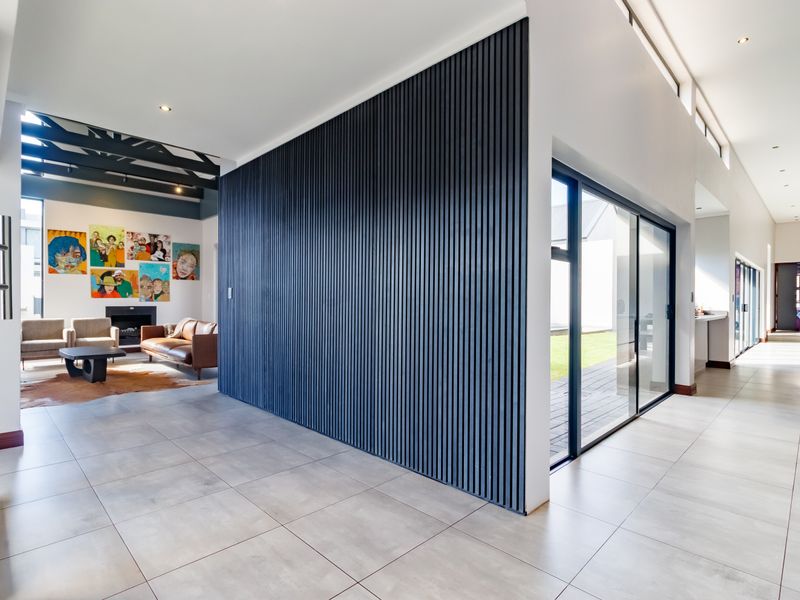 Spacious Luxury Home with Seamless Indoor-Outdoor Flow - Photo 6