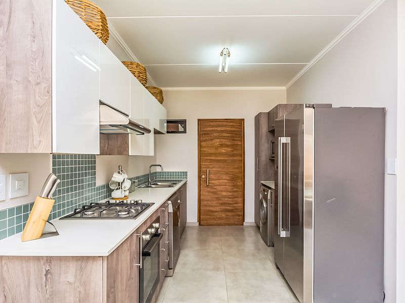 Spacious Modern Ground Floor 2 Bed 1 Bath Apartment with a Private Garden - Photo 7