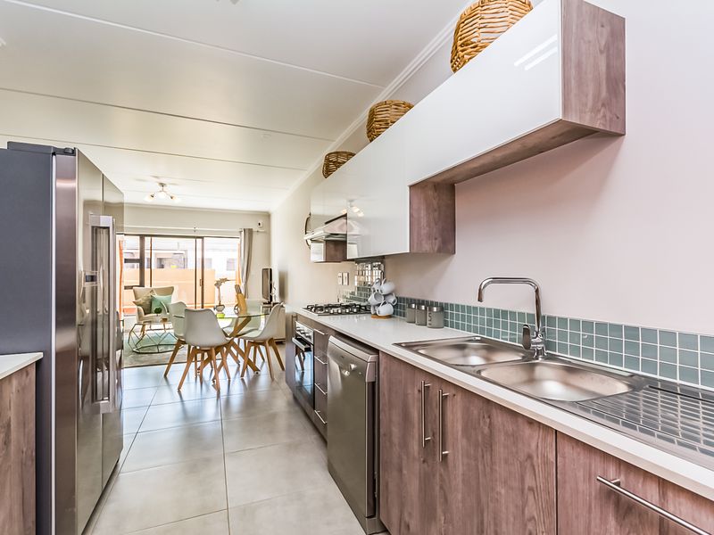 Spacious Modern Ground Floor 2 Bed 1 Bath Apartment with a Private Garden - Photo 6