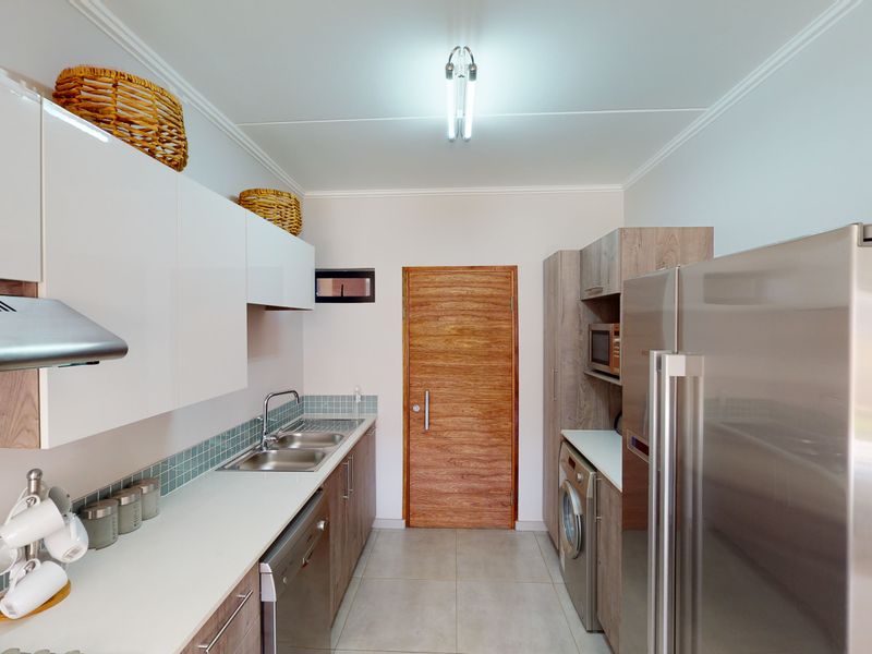 Spacious Modern Ground Floor 2 Bed 1 Bath Apartment with a Private Garden - Photo 5