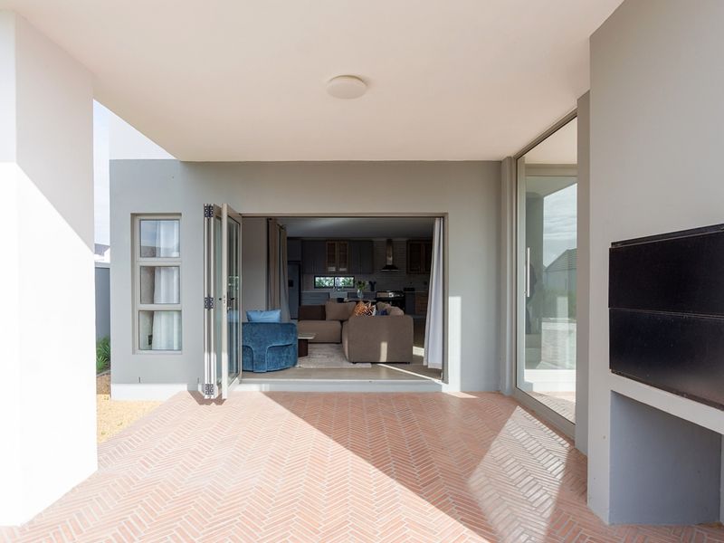 Double-Storey Estate Home Designed for Comfort and Convenience - Photo 4