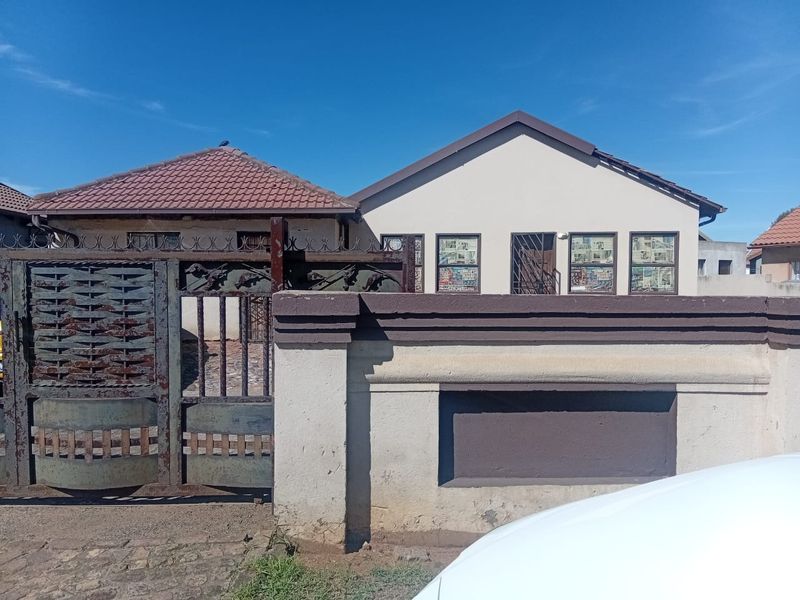 House For Sale at Clewer - Photo 2