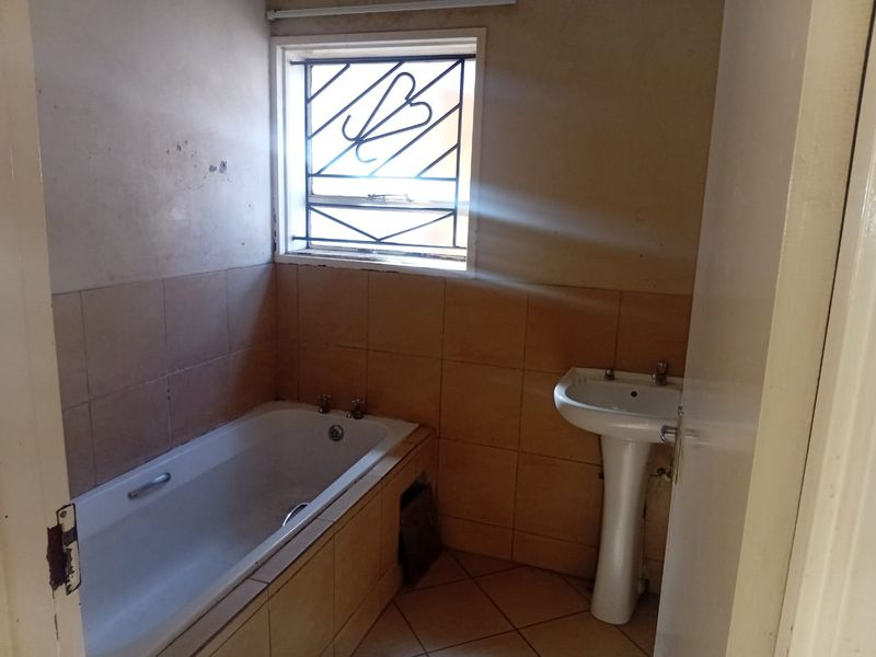 House For Sale at Clewer - Photo 6