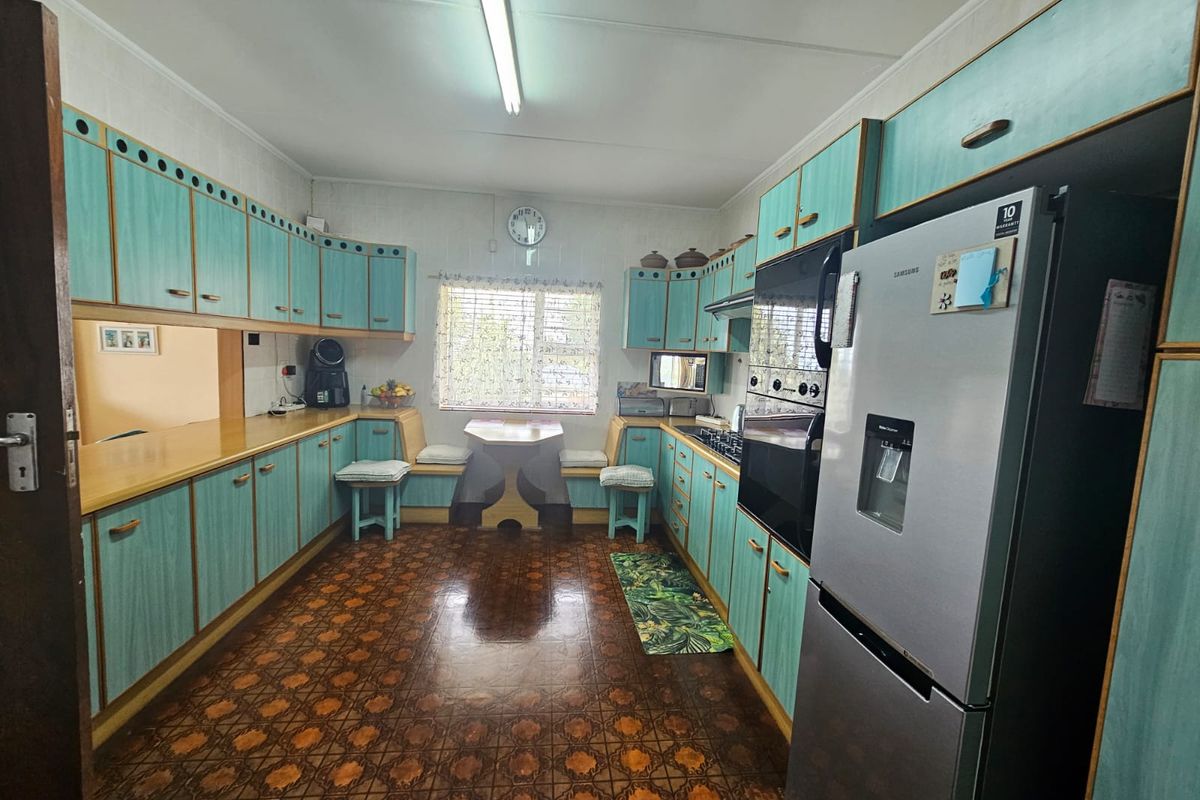 Spaciouse 4 bedroom family home situated in Berea with a double garage - Photo 5