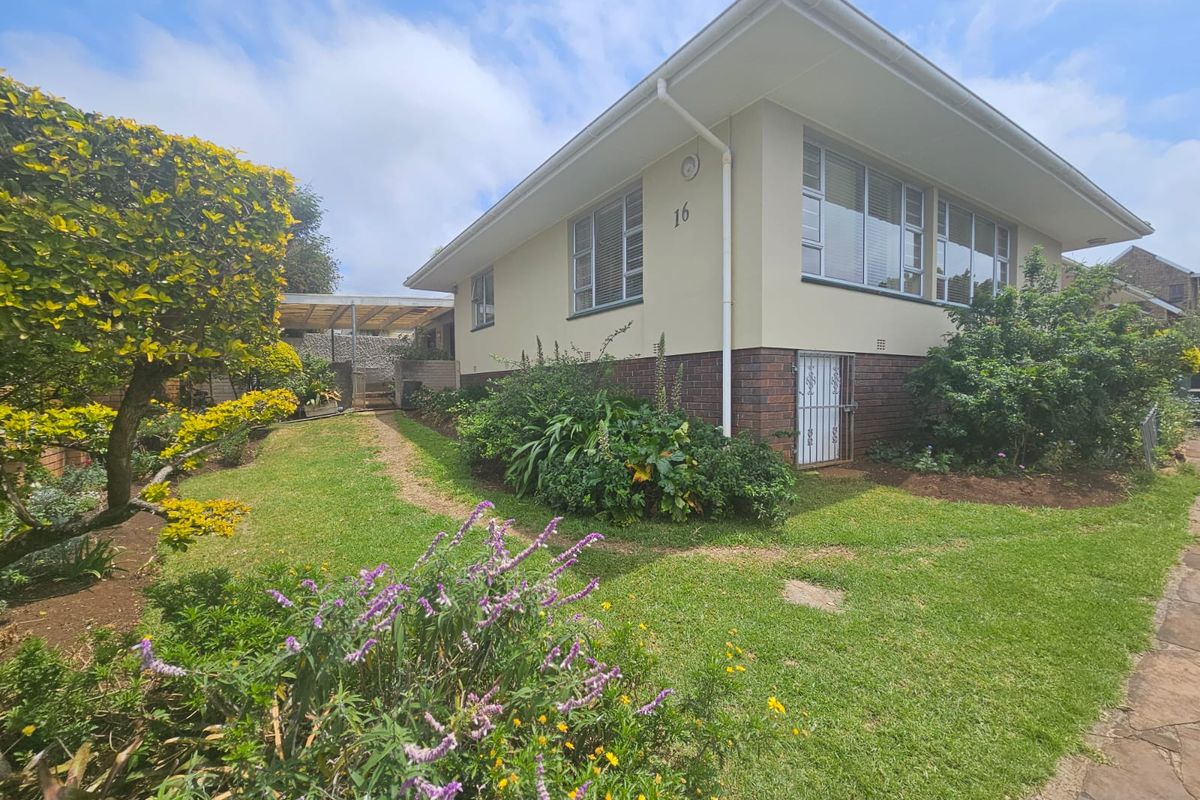 Spaciouse 4 bedroom family home situated in Berea with a double garage - Photo 3