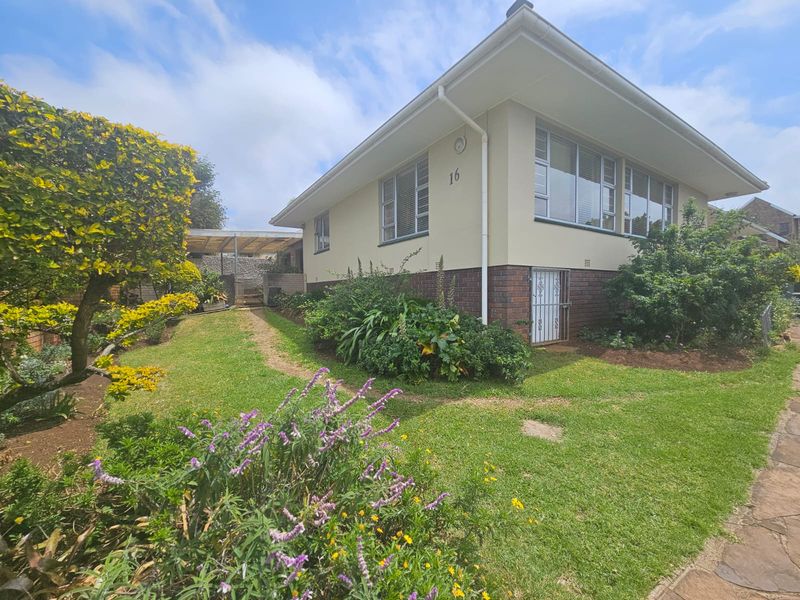 Spaciouse 4 bedroom family home situated in Berea with a double garage - Photo 3