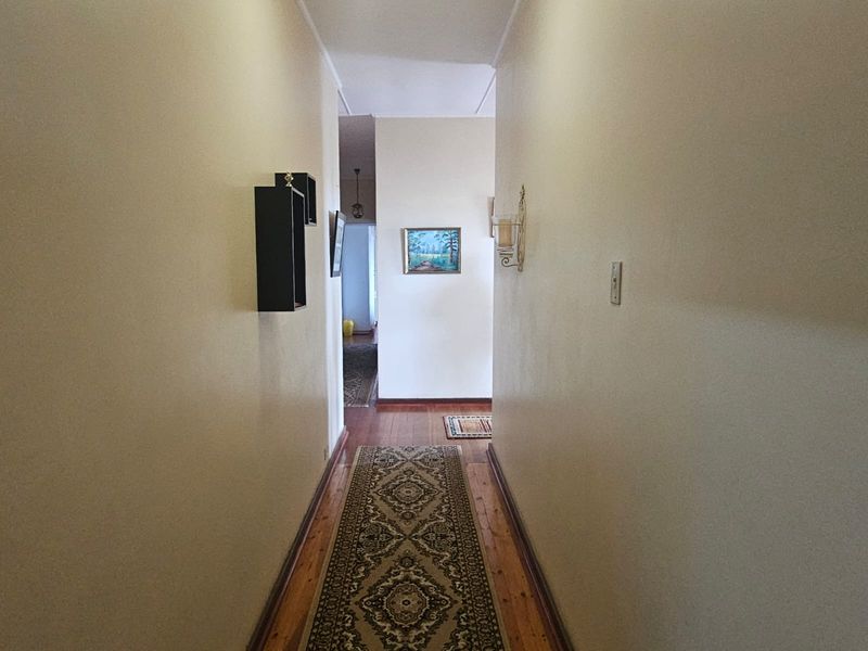 Spaciouse 4 bedroom family home situated in Berea with a double garage - Photo 8