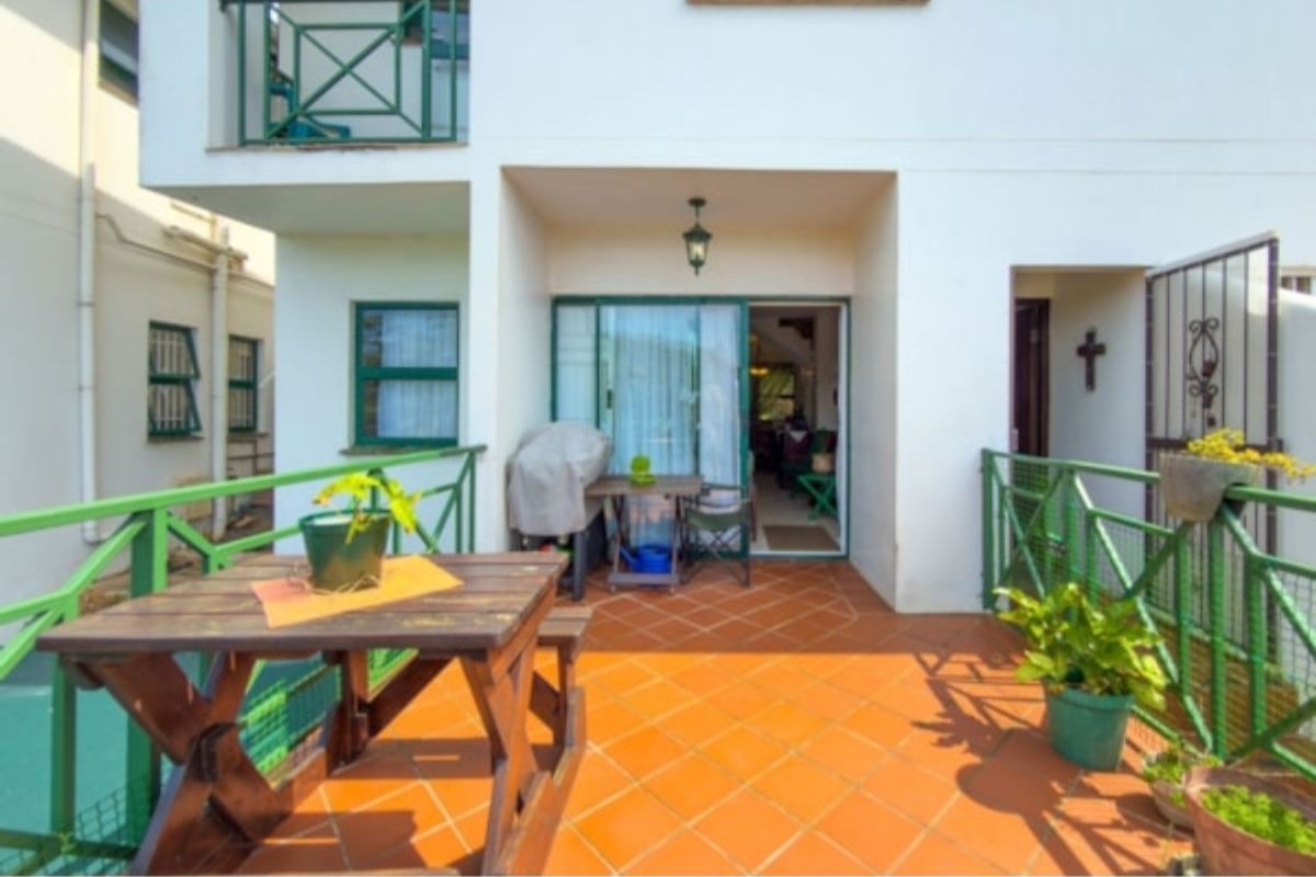 Three bed two bathrooms with sea views. - Photo 3