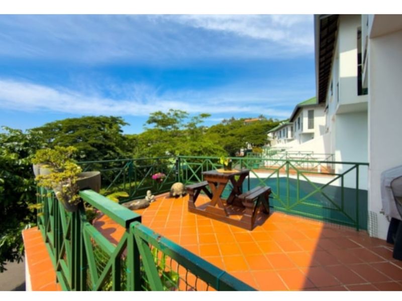 Three bed two bathrooms with sea views. - Photo 3