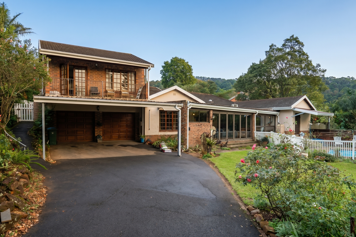 Stunning Large Family Home with Flat in Chase Valley Heights - Photo 2