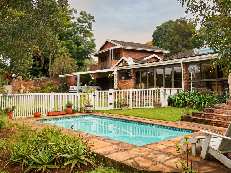 Stunning Large Family Home with Flat in Chase Valley Heights - Photo 1