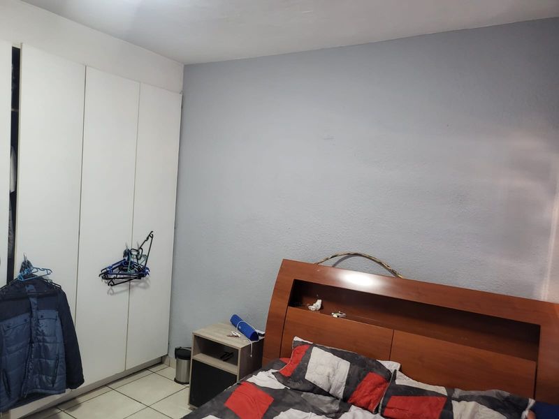 Secure & Stylish 2 Bedroom Ground Floor Townhouse for Sale in Crown Gardens - Photo 8