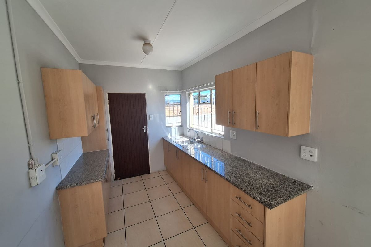 Apartment Rental Monthly In Newcastle - Photo 3
