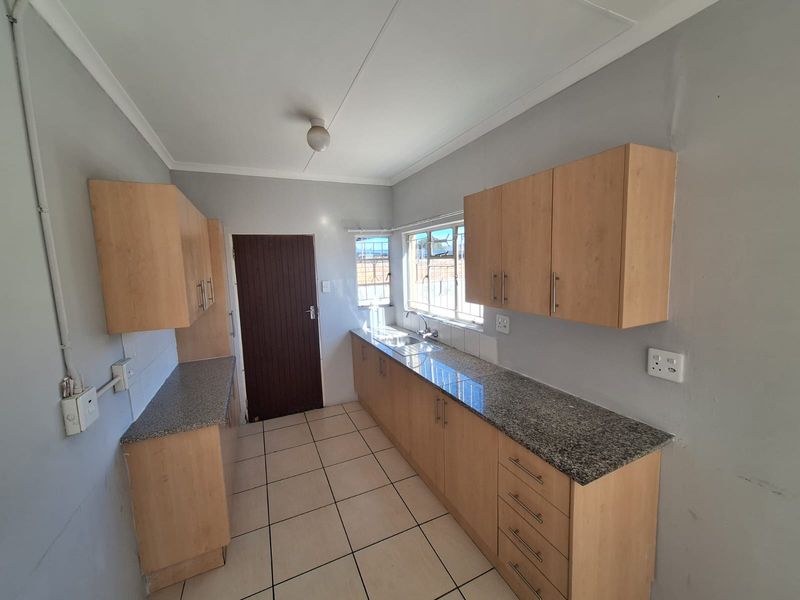 Apartment Rental Monthly In Newcastle - Photo 3