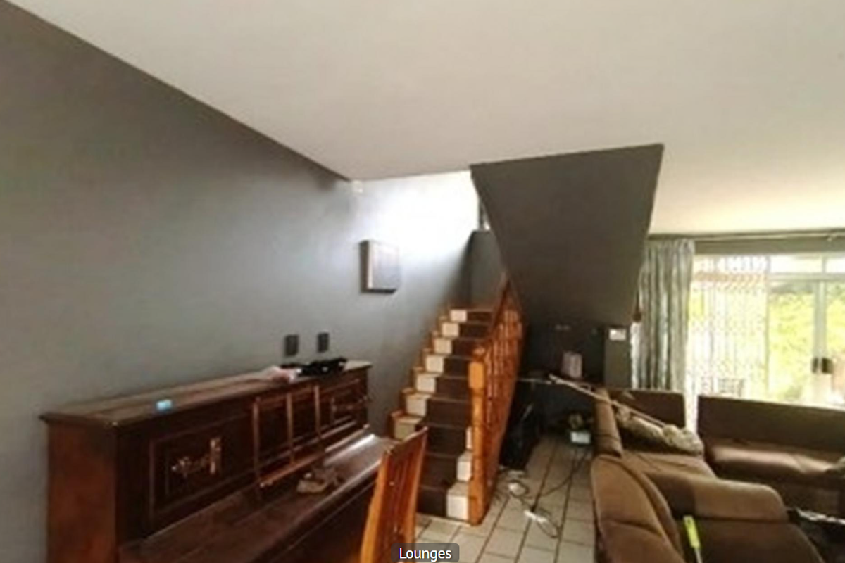 2 Bedroom Duplex Townhouse For Sale – Secure Living with a Private Garden - Photo 2