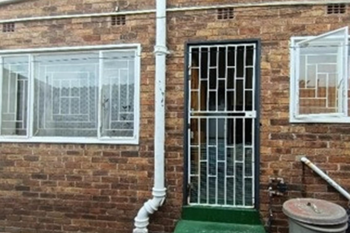 2 Bedroom Duplex Townhouse For Sale – Secure Living with a Private Garden - Photo 4