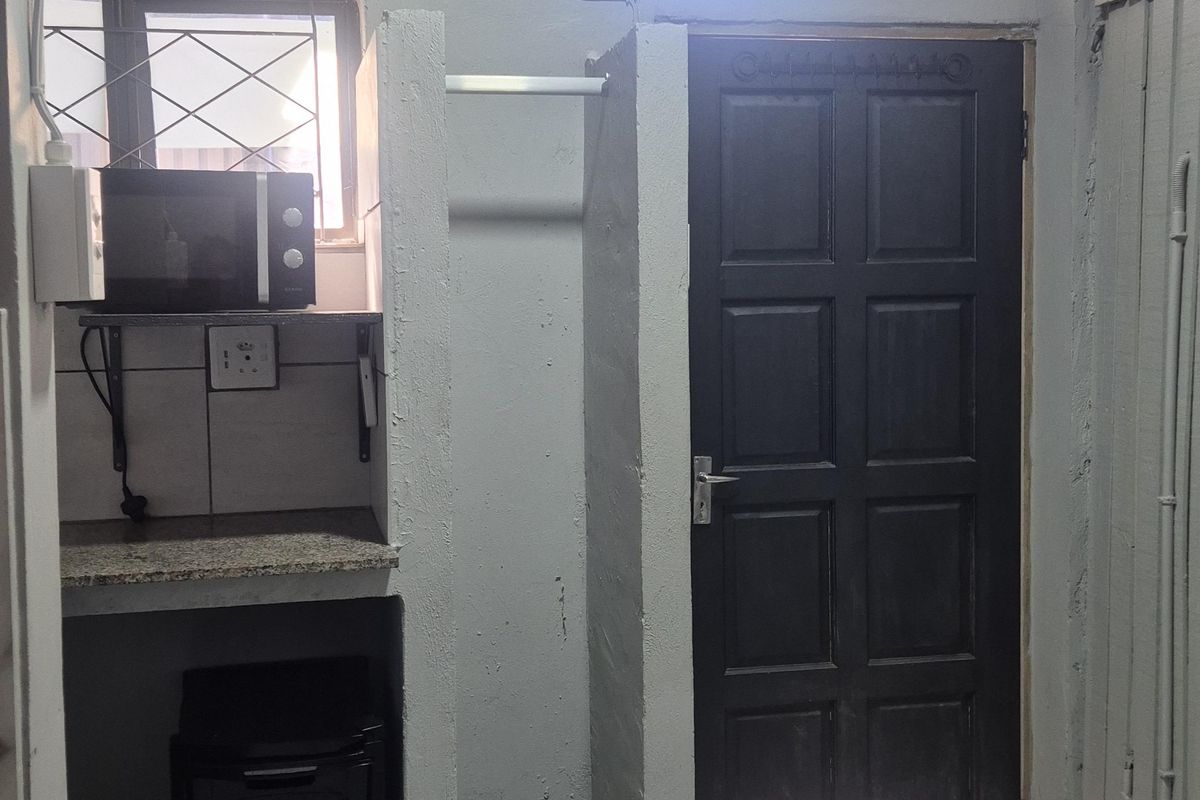 Neat & Cosy One Bedroom Unit for Rent in Montclair - Photo 4
