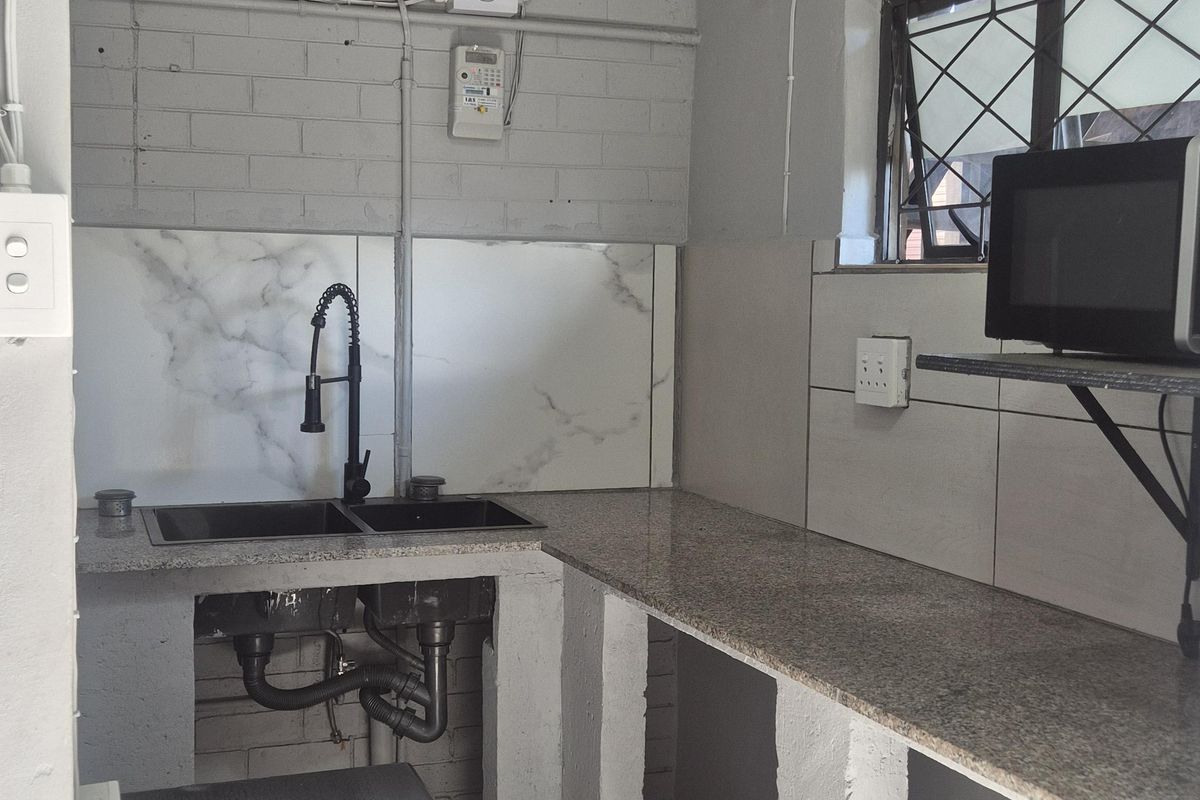 Neat & Cosy One Bedroom Unit for Rent in Montclair - Photo 3