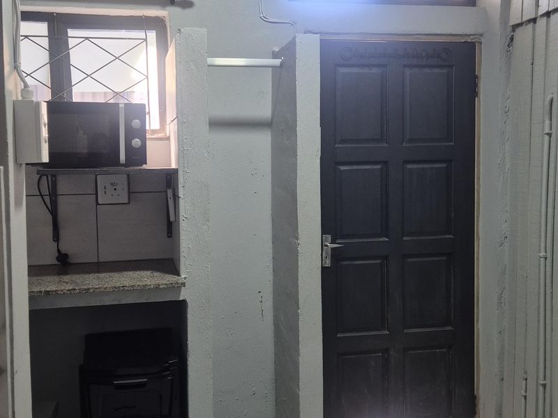 Neat & Cosy One Bedroom Unit for Rent in Montclair - Photo 4