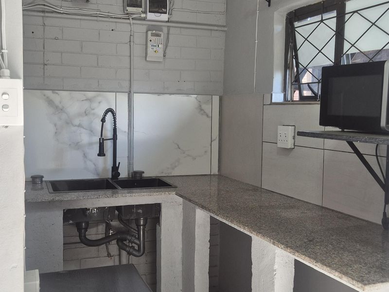 Neat & Cosy One Bedroom Unit for Rent in Montclair - Photo 3
