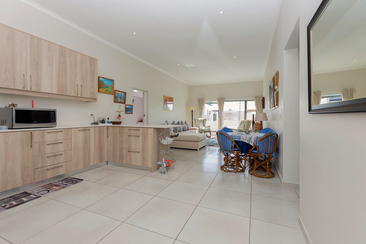Modern Parkside Living in Plover Estate - Photo 2