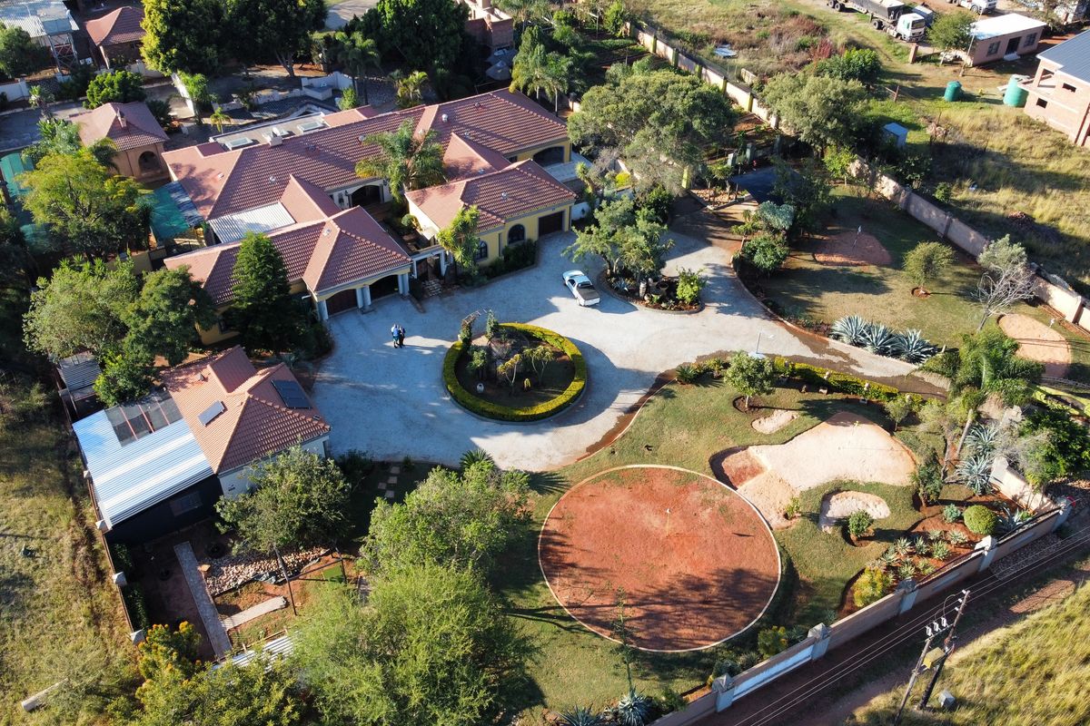 Luxurious Country Living at Its Finest in Hartebeeshoek!!! - Photo 2